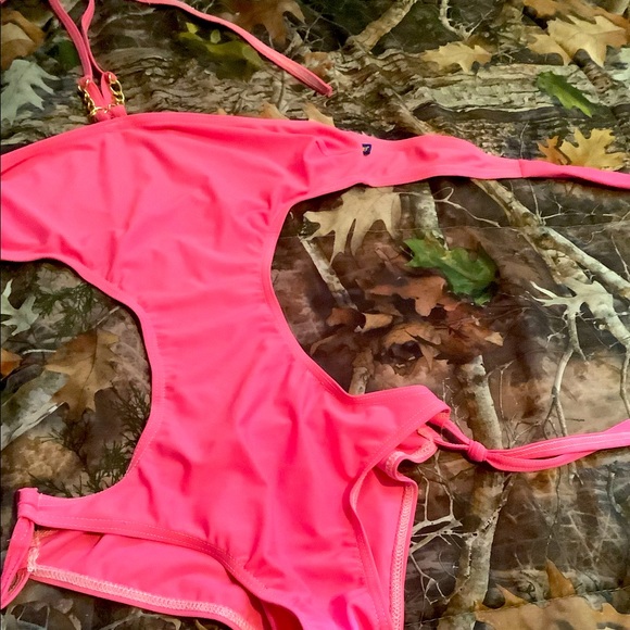 ADORABLE one piece bathing suit👙 - Picture 2 of 2